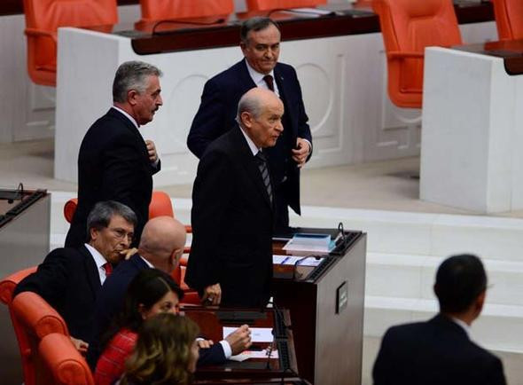 Bahçeli'nin İYİ Parti sıralarına bakışı olay oldu! İşte o anlar... - Resim: 4