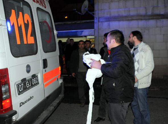 Bebeğini doğurdu ve çöpe attı! - Resim: 2