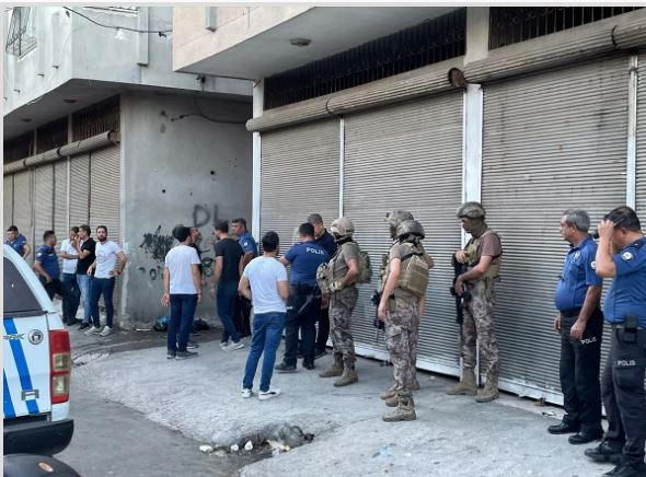 Polisten kaçarken saklandığı evdeki bir çocuğu rehin alan şüpheli yakalandı - Resim: 0