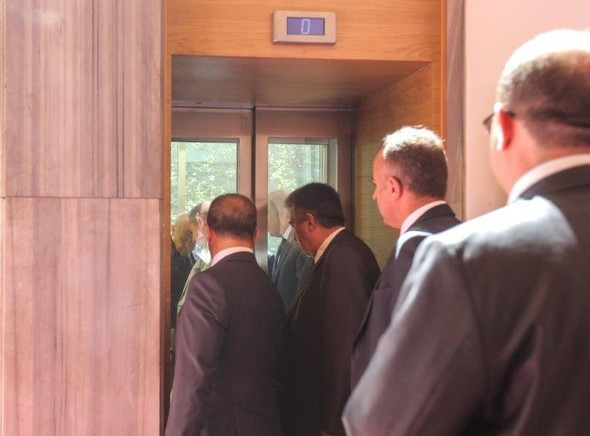 Devlet Bahçeli'nin zor anları! Tam 5 dakika boyunca uğraştılar - Resim: 4