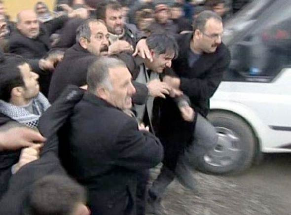 Uludere kaymakamına saldırı - Resim: 3