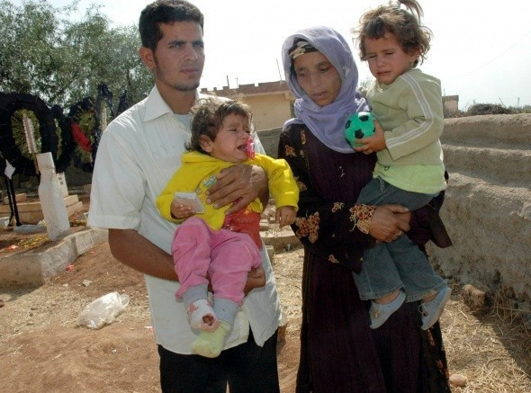 O şehidin yırtık çoraplı çocukları artık okula gidiyor! - Resim: 1