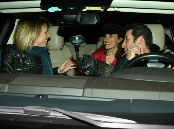 Teoman iki kadınla gecelerde: Hangimizi yazacaksınız ? - Resim: 4