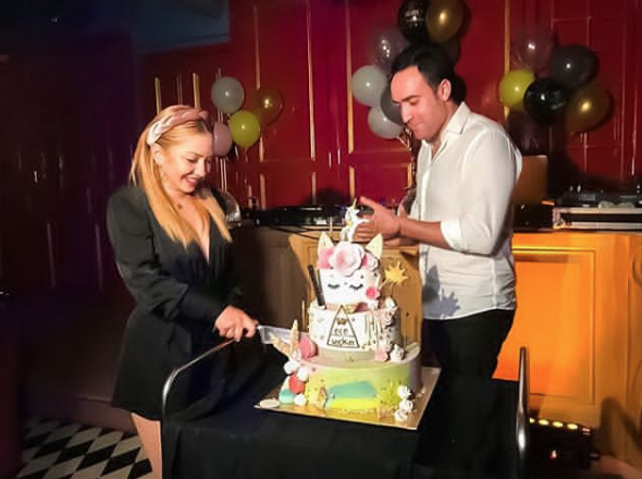 Ece Seçkin araba sürerken rap söyledi herkesin dikkatini bakın ne çekti - Resim: 1