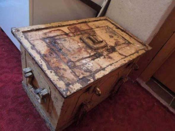 Teyzesinin bıraktığı sandıktan çıkanlar şoke etti - Resim: 1