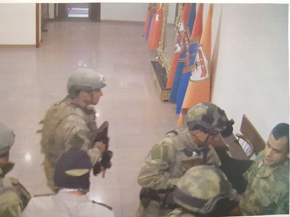 Odamdan hiç çıkmadım diyen paşanın olay görüntüleri - Resim: 1