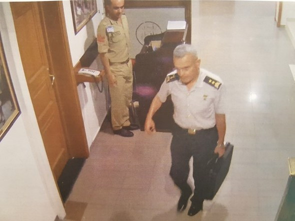 Odamdan hiç çıkmadım diyen paşanın olay görüntüleri - Resim: 3