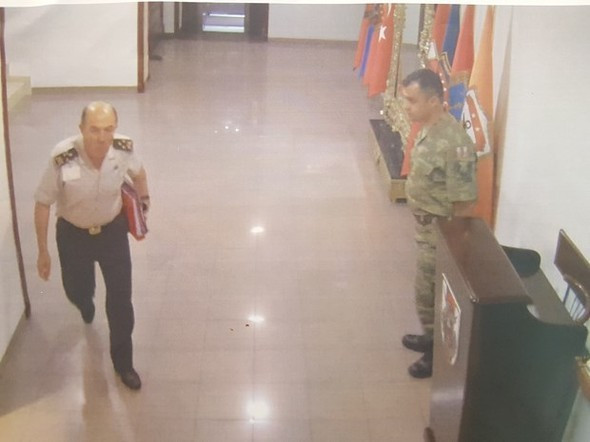 Odamdan hiç çıkmadım diyen paşanın olay görüntüleri - Resim: 4