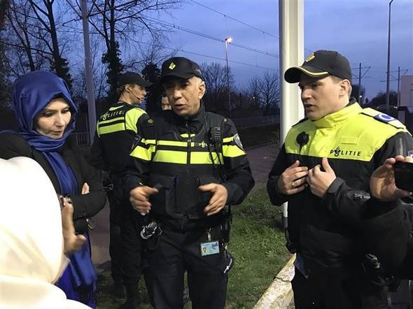 Hollanda polisinin konvoyu durdurma görüntüleri TRT ve AA ekibi sınırdışı - Resim: 1