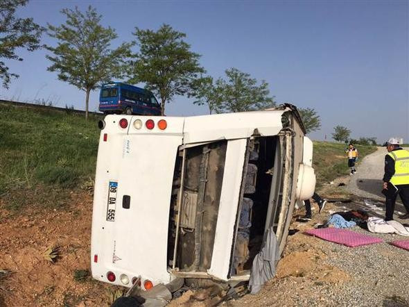 Konya'da otobüs devrildi! Bir facia daha mı? - Resim: 2