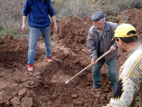Gördükleri rüya ile mezarı taşıdılar! - Resim: 2