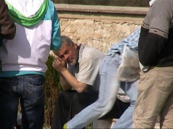 Gözler önünde tekerleğin altında kaldı! - Resim: 1