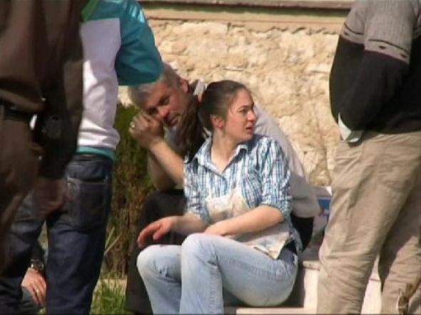 Gözler önünde tekerleğin altında kaldı! - Resim: 3