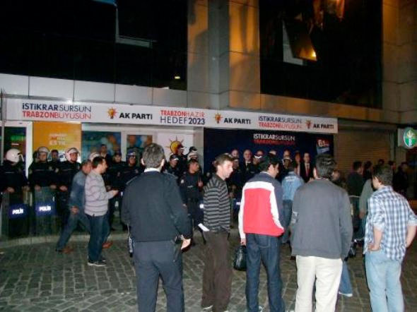 Trabzon'da AK Parti'ye saldırı - Resim: 1