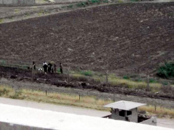 Sınırı geçmek için beklediler - Resim: 1