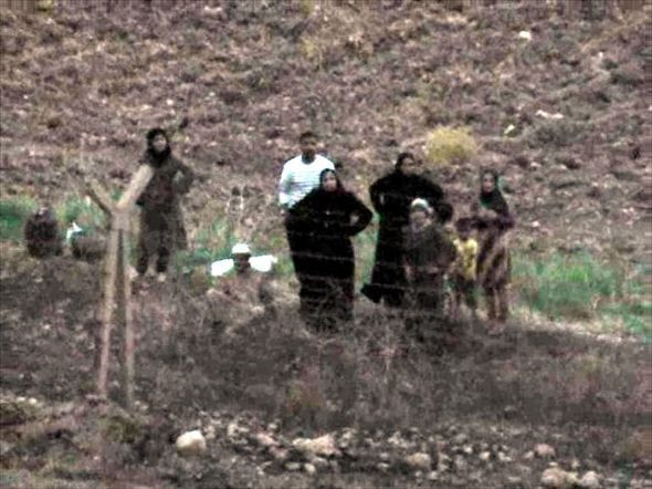 Sınırı geçmek için beklediler - Resim: 2