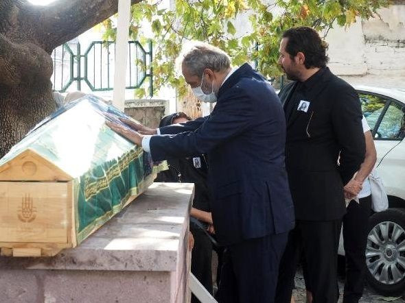 Yavuz Bingöl kardeşini kanserden kaybetti cenazede güçlükle ayakta kaldı - Resim: 1