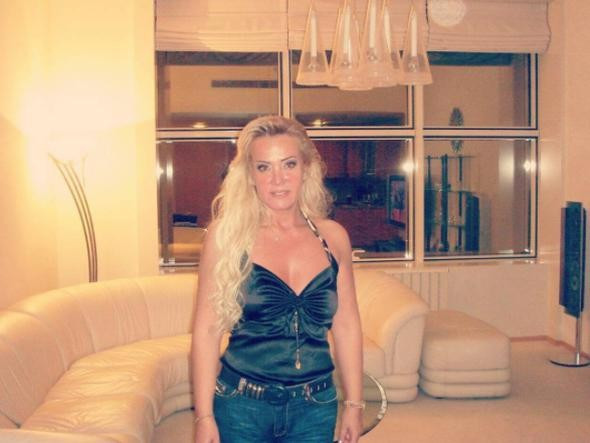 İşte Filiz Aker'in olaylı geçmişi boğazına falçata dayayıp - Resim: 1