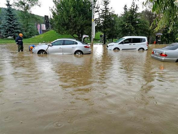 Ankara'yı şiddetli yağış vurdu - Resim: 4