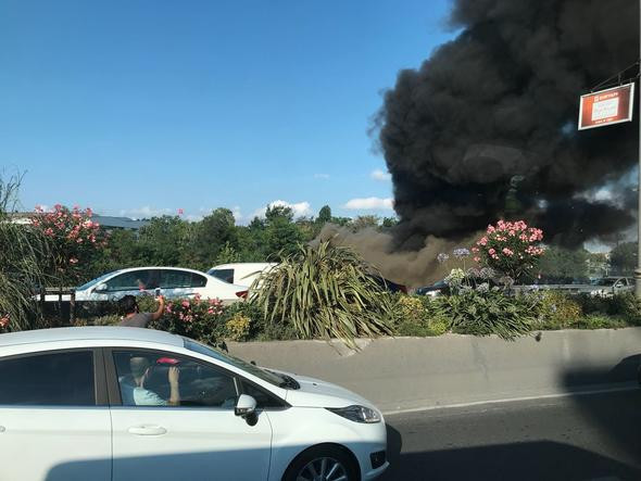  İstanbul'un işlek güzergahında otobüs alev aldı - Resim: 2