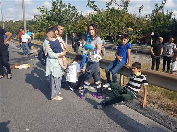 İstanbul Etiler'de feci kaza  2'si ağır 8 kişi yaralandı - Resim: 1