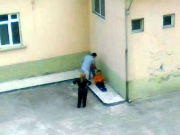 Otistik öğrenciyi böyle dövdü - Resim: 1