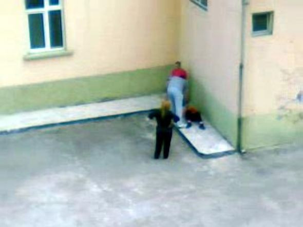 Otistik öğrenciyi böyle dövdü - Resim: 2