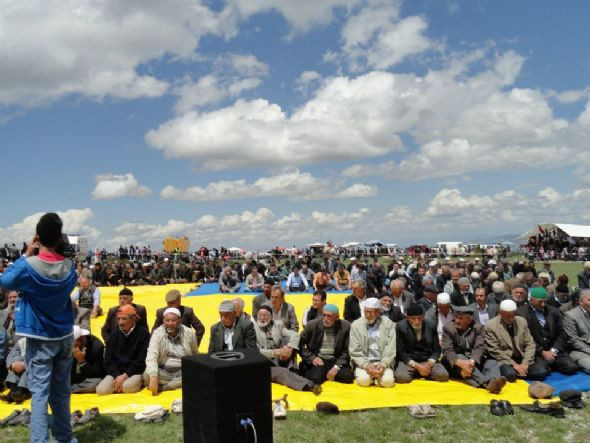 2 bin kişilik yağmur duası - Resim: 4