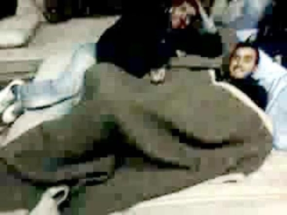 Asker çöplük içinde toplanıyor - Resim: 2