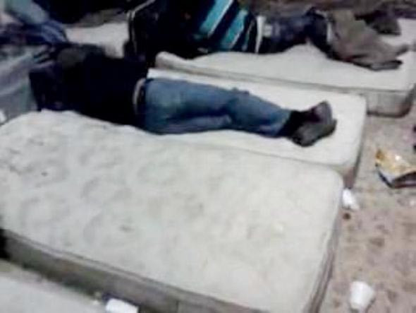 Asker çöplük içinde toplanıyor - Resim: 3