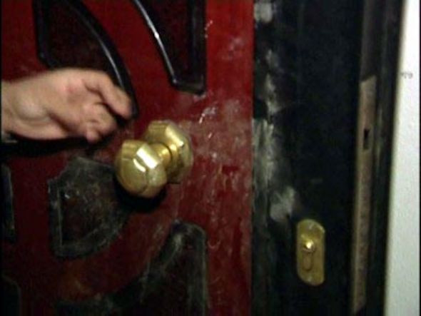 Başkanın evini polis bu hale getirdi - Resim: 3