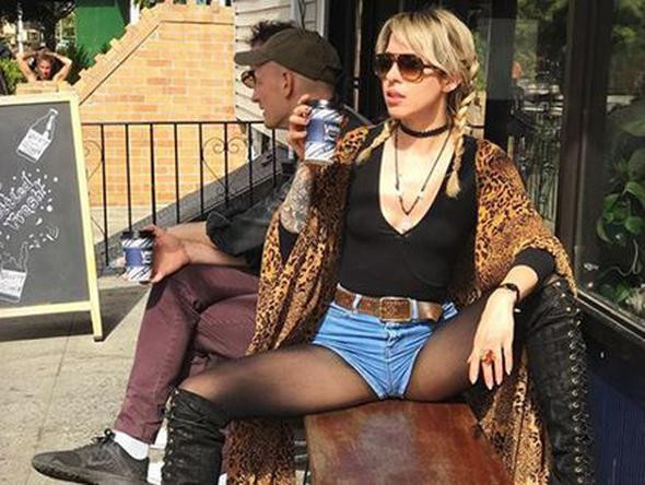 Artık kadınlar da yayılıyor tutabilene aşk olsun - Resim: 1