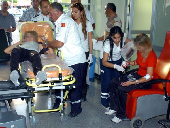 Küçük kızların sevgili kavgası kanlı bitti - Resim: 4