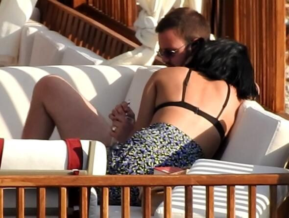 Hülya Avşar'ın kızı Zehra Çilingiroğlu sevgilisi Alaattin Kadayıfçıoğlu'yla tatilde - Resim: 4