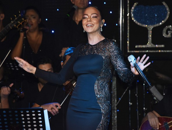 Ebru Gündeş ayrılık kararı sonrası ilk kez sahnede - Resim: 3