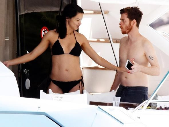 Adriana Lima Bodrum sahillerinden esti geçti! - Resim: 2