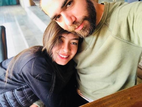 Neslihan Atagül ve Kadir Doğulu Odun kırıp ateş yakıyorlar - Resim: 2