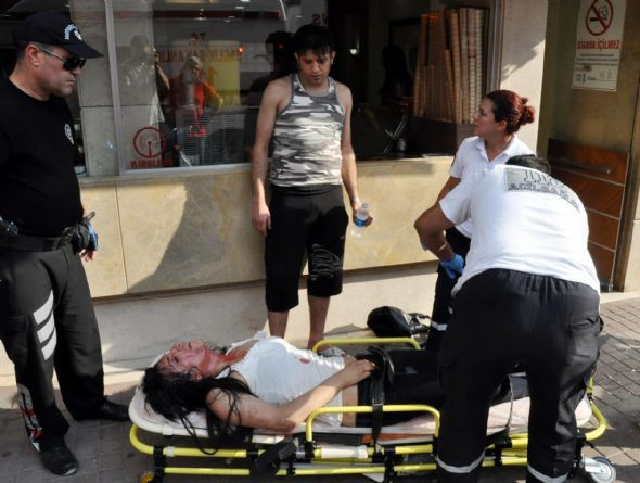 Travestilere linç girişimi - Resim: 2