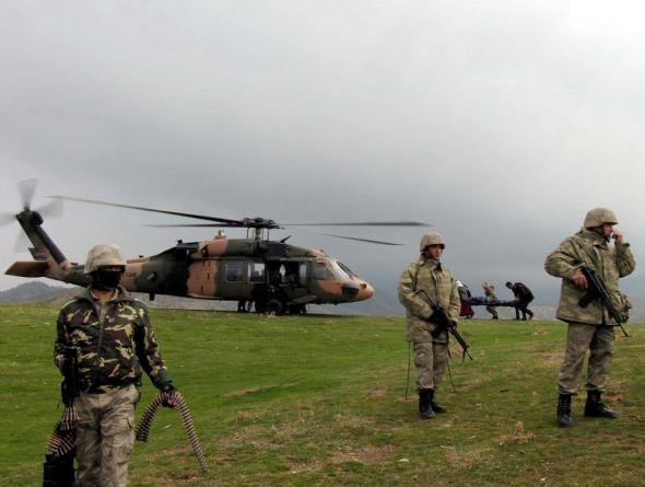 Asker öldürülen PKK'lıları böyle taşıdı - Resim: 3