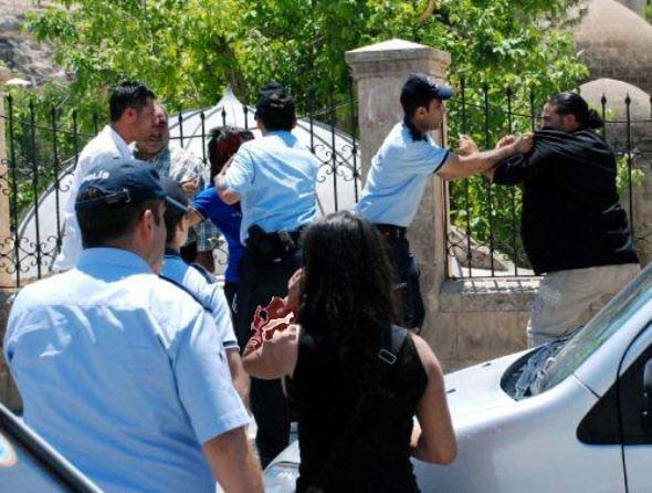 Jiletçi kızlar dehşet saçtı - Resim: 3