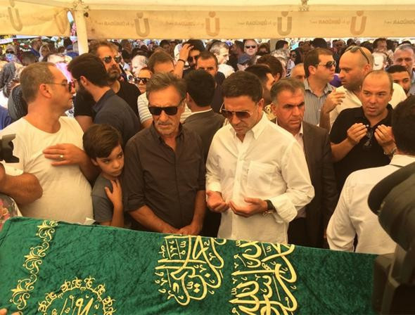 Vatan Şaşmaz'ın cenazesinde sürpriz isim - Resim: 1