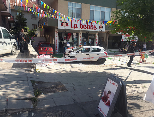 Kadın sürücü yayaların arasına daldı: Ölü ve yaralılar var! - Resim: 3