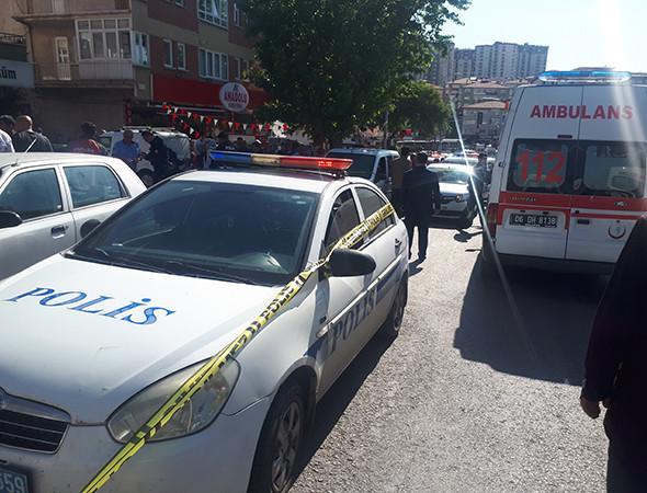 Kadın sürücü yayaların arasına daldı: Ölü ve yaralılar var! - Resim: 4