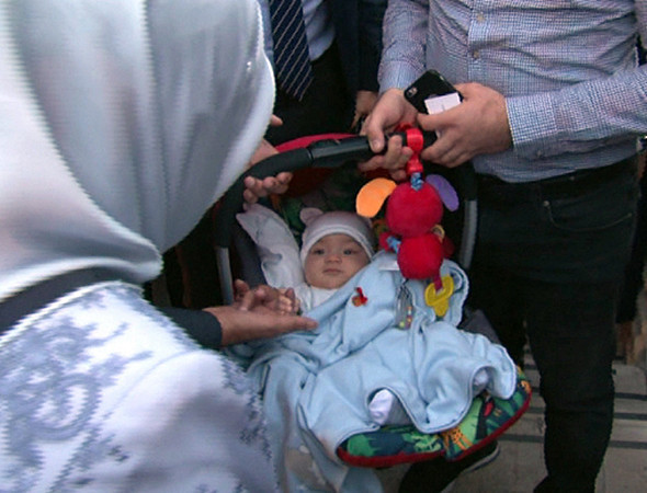 TBMM Başkanı Yıldırım'dan Mert bebeğe altın - Resim: 3