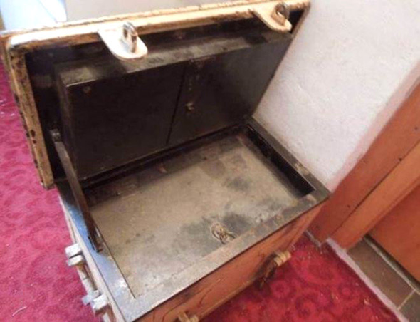 Teyzesinin bıraktığı sandıktan çıkanlar şoke etti - Resim: 4