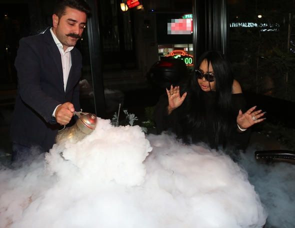 Bülent Ersoy'un korku dolu anları! İftar yemeğinde tedirgin oldu - Resim: 4