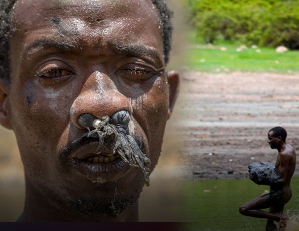 Ekmek parası için çırılçıplak suya dalıyorlar! - Resim: 1