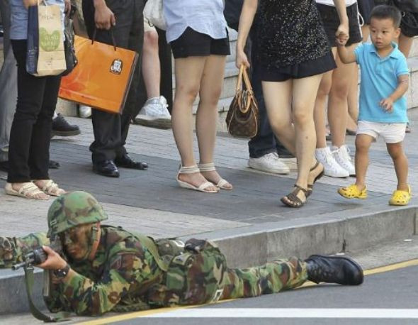 Bir terslik varmış gibi görünse de... - Resim: 2