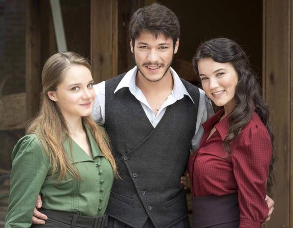 1,5 yıl saklamışlardı! Çukur'un Celasun'u aşkını ilan etti - Resim: 3