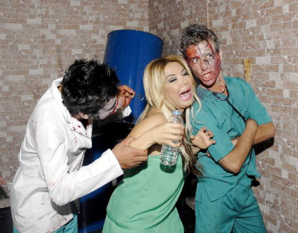 Kemer'deki parkta kan gövdeyi götürüyor - Resim: 3